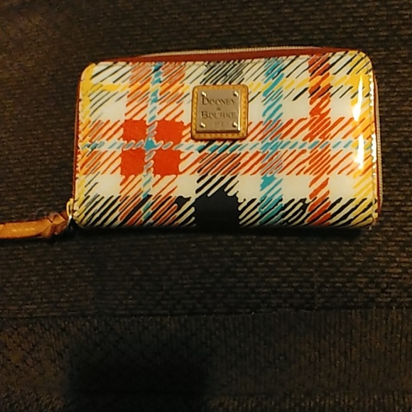 Dooney & Bourke Handbags - Dooney & Bourke wallet Dooney & Bourke Handbags - Dooney & Bourke wallet